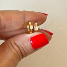 Cargar imagen en el visor de la galería, HUGGIES ZIRCONIA SOLITARIO
