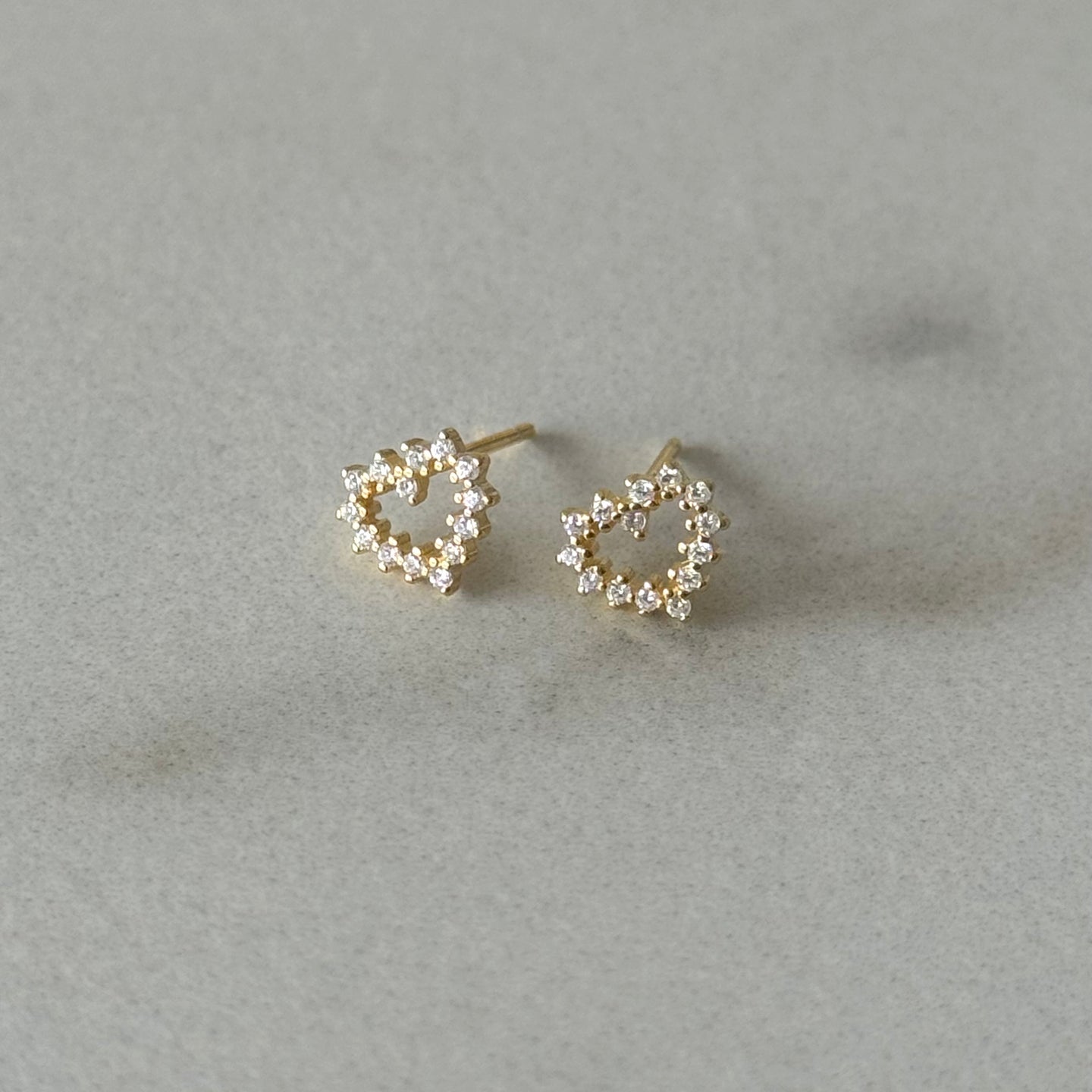 PIERCING HOPE