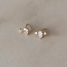 Cargar imagen en el visor de la galería, ARETES ZIRCONIA PERA
