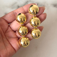 Cargar imagen en el visor de la galería, ARETES TRIPLE ESFERA
