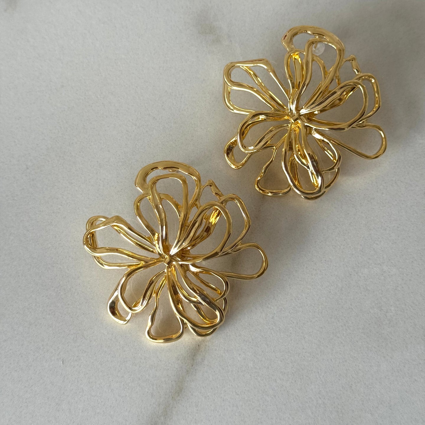 ARETES BLOSSOM DORADO
