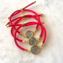Cargar imagen en el visor de la galería, PULSERA ROJA SAN BENITO
