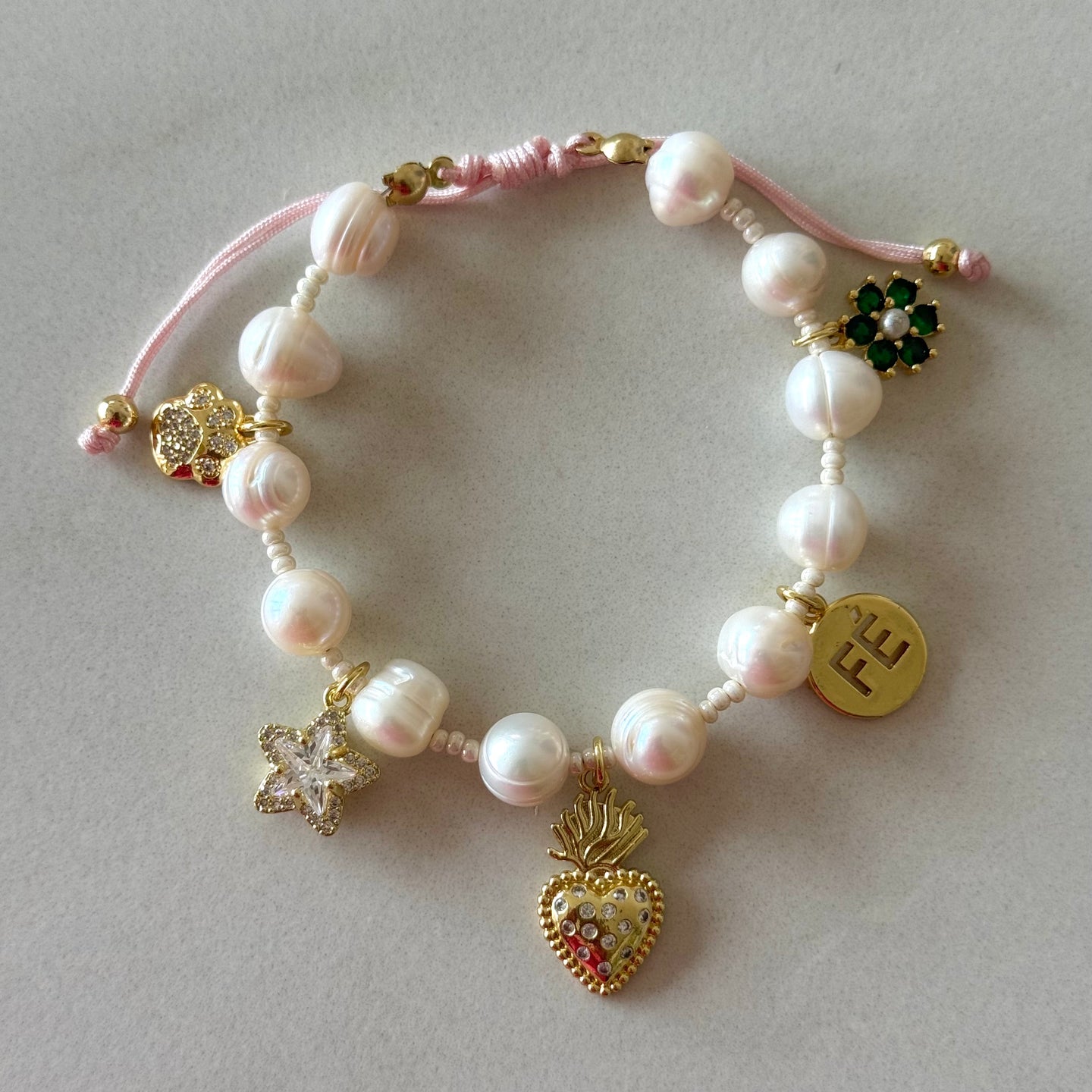 PULSERA PERLAS CHARMS