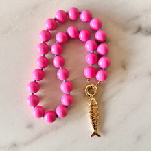 Cargar imagen en el visor de la galería, COLLAR CHICLE FUCSIA*
