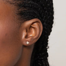 Cargar imagen en el visor de la galería, PIERCING CORAZÓN PAVE
