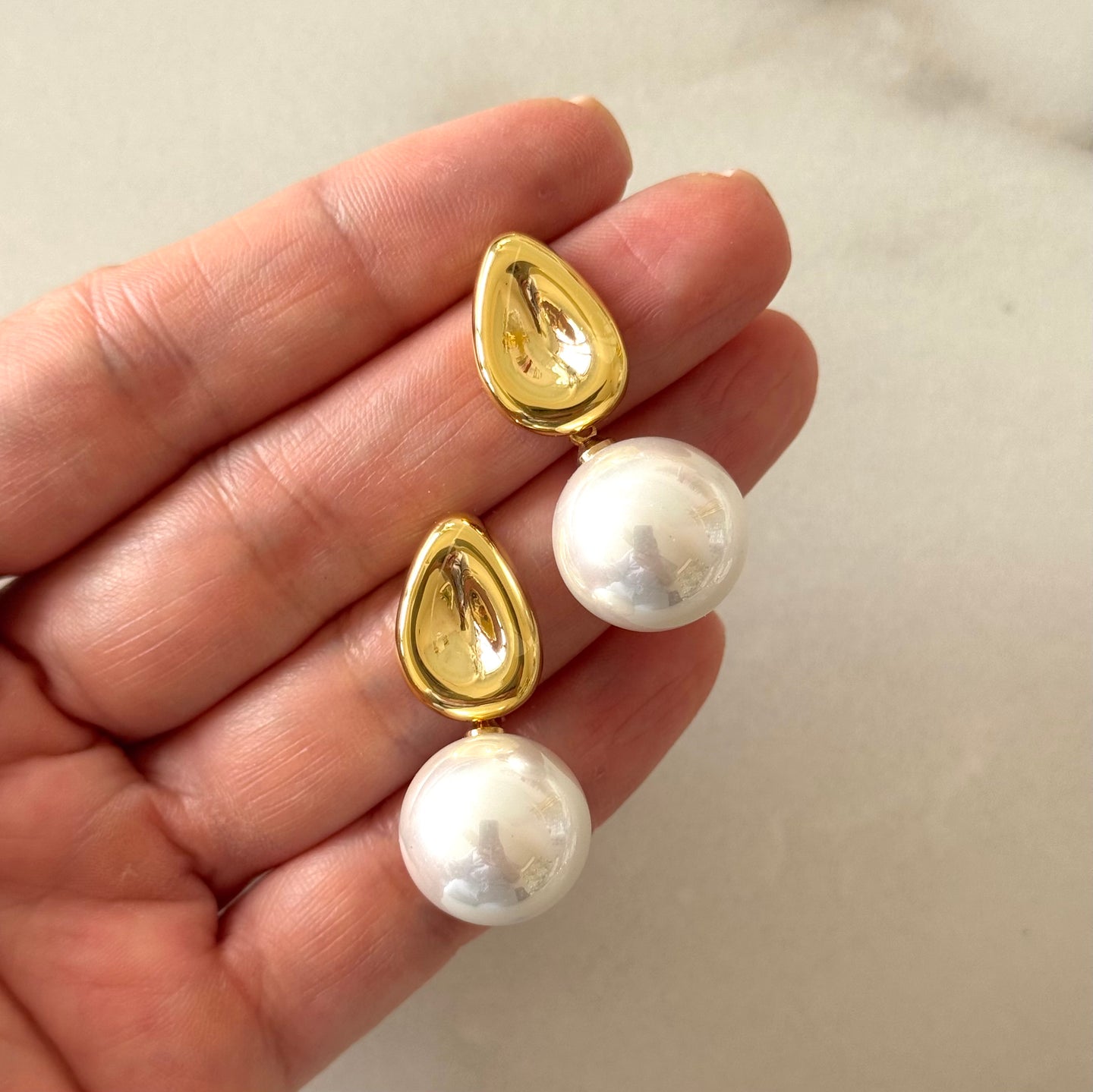 ARETES BLANCHE