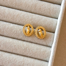 Cargar imagen en el visor de la galería, MINI ARETE VIRGEN
