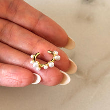 Cargar imagen en el visor de la galería, EAR CUFF PERLAS
