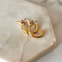 Cargar imagen en el visor de la galería, HOOPS ZIRCONIA PERA

