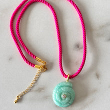 Cargar imagen en el visor de la galería, COLLAR CORDÓN FUCSIA*
