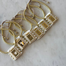 Cargar imagen en el visor de la galería, PULSERA ESCAPULARIO ALGODÓN
