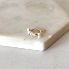 Cargar imagen en el visor de la galería, EAR CUFF PERLAS
