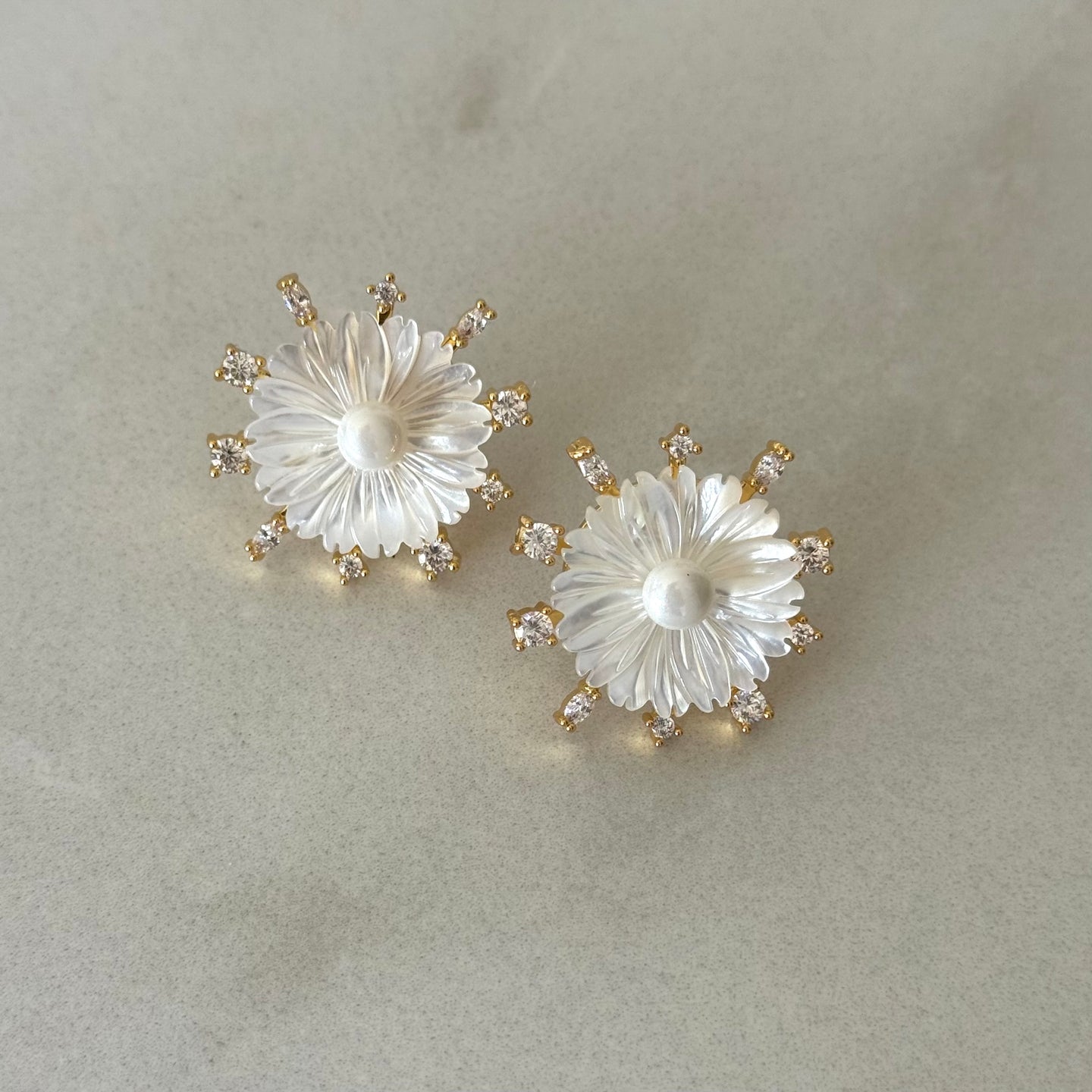ARETES FLOR DIVINA