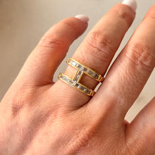 Cargar imagen en el visor de la galería, ANILLO H ZIRCONIAS
