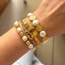 Cargar imagen en el visor de la galería, PULSERA SAN BENITO PERLAS
