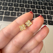 Cargar imagen en el visor de la galería, ARETES TRÉBOL ZIRCONIAS
