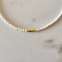 Cargar imagen en el visor de la galería, COLLAR PERLA PEZ
