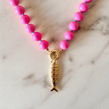 Cargar imagen en el visor de la galería, COLLAR CHICLE FUCSIA*
