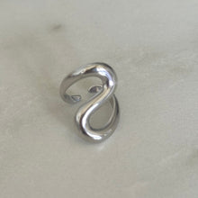 Cargar imagen en el visor de la galería, ANILLO CURVA PLATEADO
