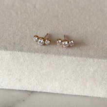 Cargar imagen en el visor de la galería, ARETES TRÍO ZIRCONIA
