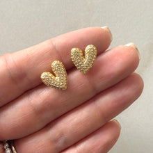 Cargar imagen en el visor de la galería, ARETES CORAZON PAVE
