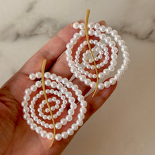 Cargar imagen en el visor de la galería, ARETES CICLO PERLAS
