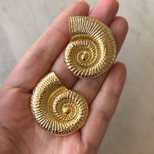 Cargar imagen en el visor de la galería, ARETES NAUTILUS TEXTURA
