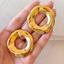 Cargar imagen en el visor de la galería, ARETES DONA GLASEADA
