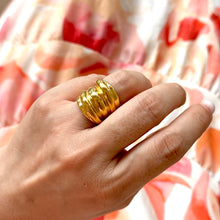 Cargar imagen en el visor de la galería, ANILLO SICILIA DORADO
